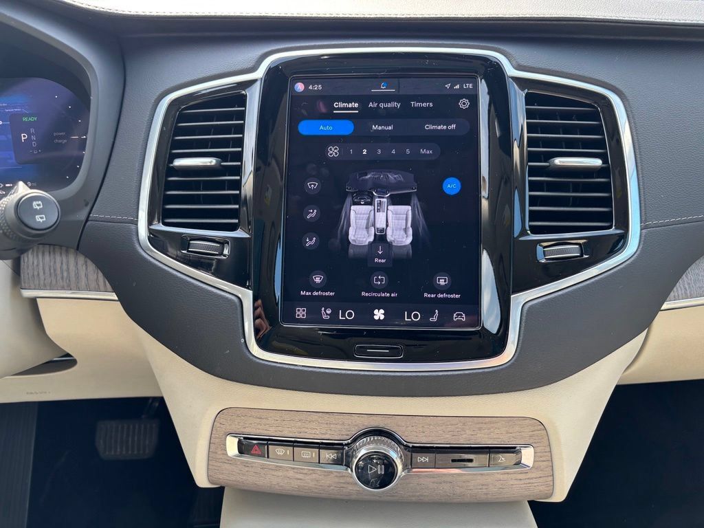 Certified 2024 Volvo XC90 T8 Ultimate w/ Protection Package Premier AWD/4WD image 13