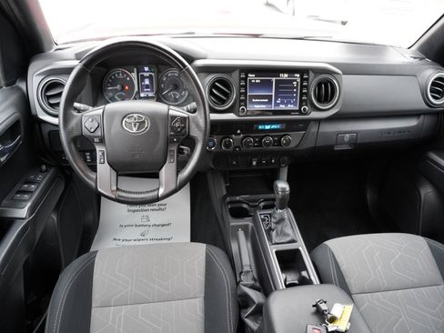 Used 2022 Toyota Tacoma TRD Sport image 2