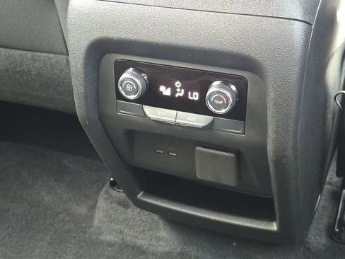 Used 2024 Chevrolet Traverse LT FWD image 17