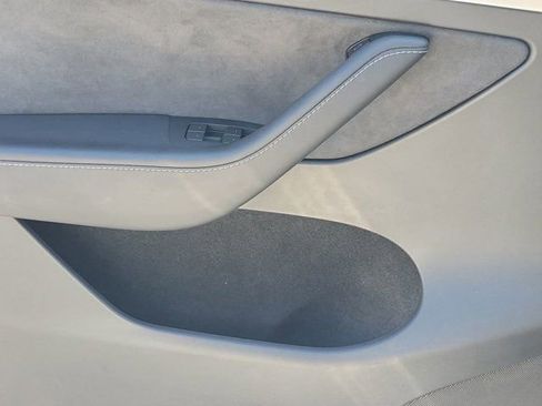Used 2023 Tesla Model Y Long Range AWD/4WD image 33