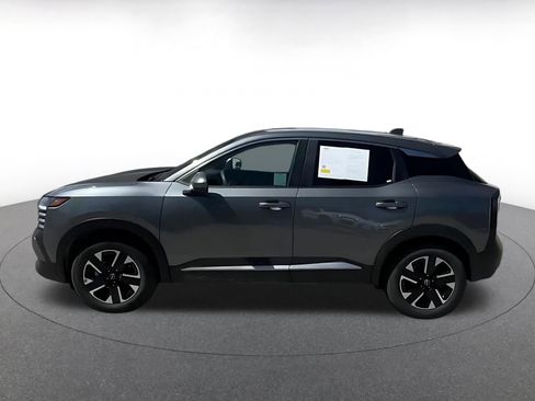Used 2025 Nissan Kicks SV image 9