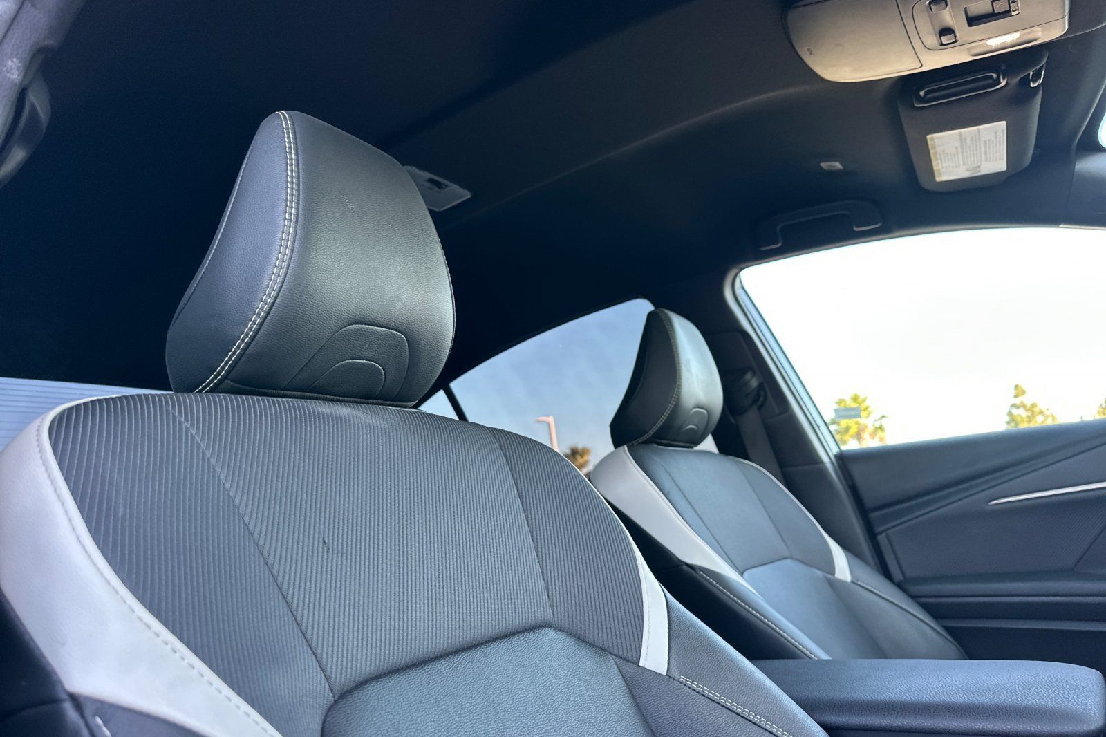 Used 2025 Toyota Camry SE w/ Convenience Package FWD image 15