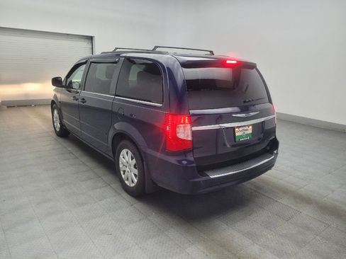Used 2016 Chrysler Town & Country LX FWD image 5