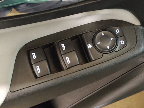 Used 2023 Chevrolet Equinox LS AWD/4WD image 27