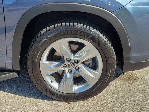 Used 2019 Toyota Highlander Limited FWD image 8