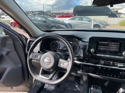 Used 2025 Nissan Pathfinder SV image 36