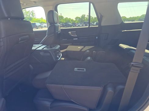 Used 2025 Ford Expedition Platinum w/ Platinum Ultimate Package AWD/4WD image 8