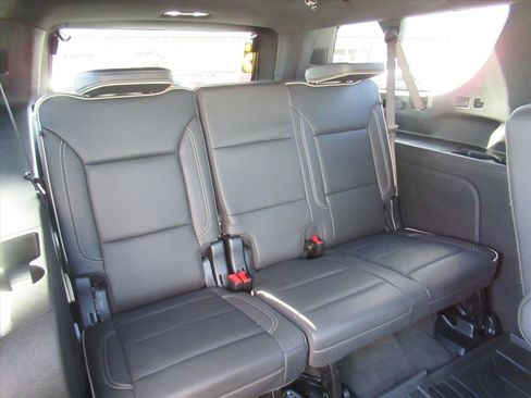 Used 2025 Chevrolet Suburban Premier image 18