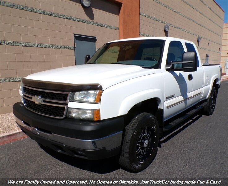 Used 2006 Chevrolet Silverado 2500 LT RWD image 3