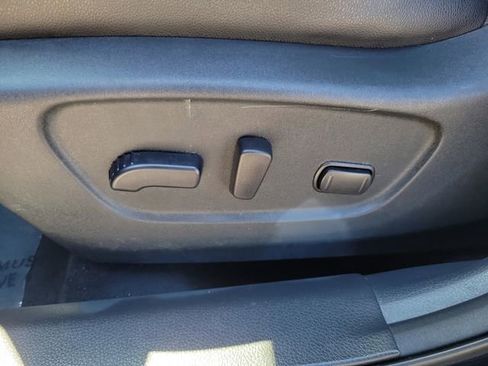 Used 2018 Nissan Rogue SL w/ Premium Package image 5