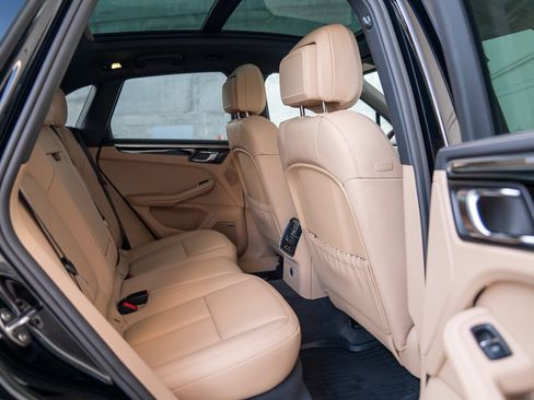 Certified 2026 Porsche Macan AWD/4WD image 24