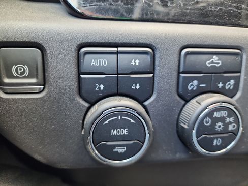 Certified 2024 Chevrolet Silverado 1500 LT Trail Boss w/ Convenience Package II AWD/4WD image 22