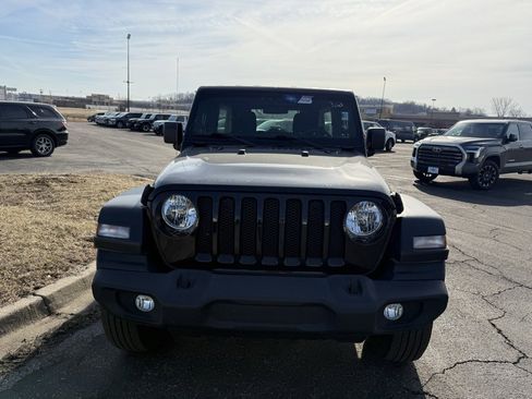 Used 2022 Jeep Wrangler Unlimited Sport image 3