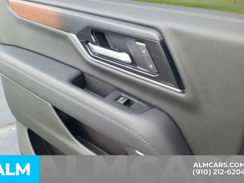 Used 2025 GMC Yukon XL Denali AWD/4WD image 26