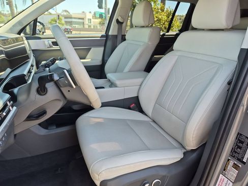 Used 2025 Hyundai Santa Fe SEL FWD image 25