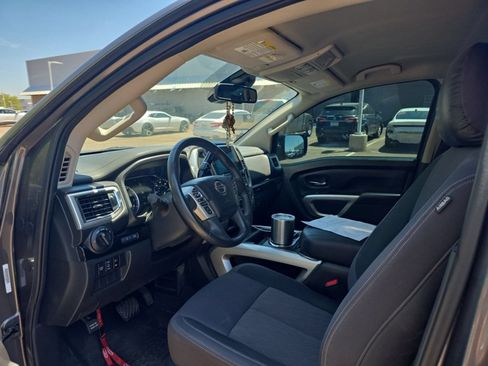 Used 2021 Nissan Titan SV w/ SV Convenience Package RWD image 5