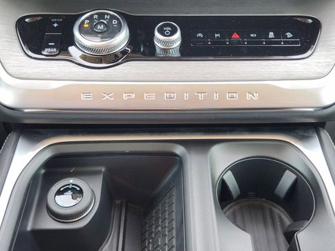 New 2025 Ford Expedition Max Platinum image 18