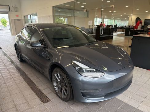 Used 2022 Tesla Model 3 Long Range AWD/4WD image 3