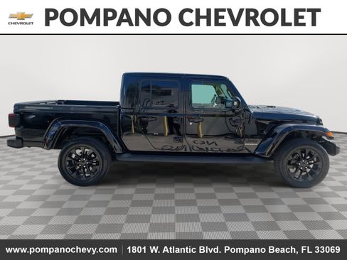 Used 2023 Jeep Gladiator Overland image 2