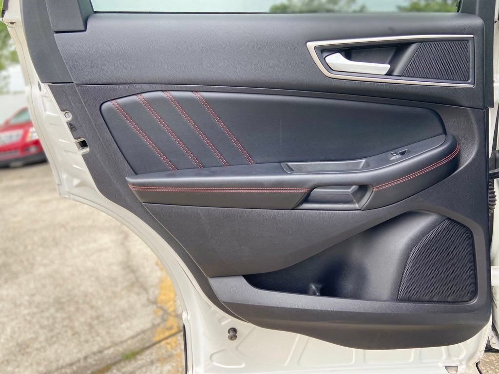 Used 2022 Ford Edge ST-Line w/ Class II Trailer Tow Package AWD/4WD image 17