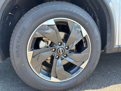 Used 2025 Nissan Rogue SV AWD/4WD image 33
