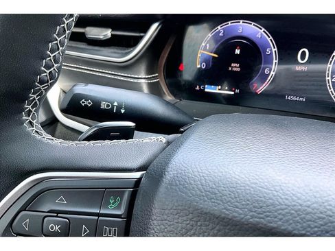 Used 2025 Jeep Grand Cherokee Altitude RWD image 19