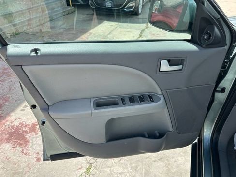 Used 2005 Ford Five Hundred SEL FWD image 10