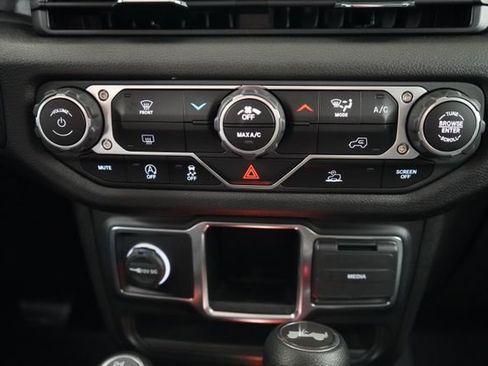 Used 2024 Jeep Wrangler Sport image 38