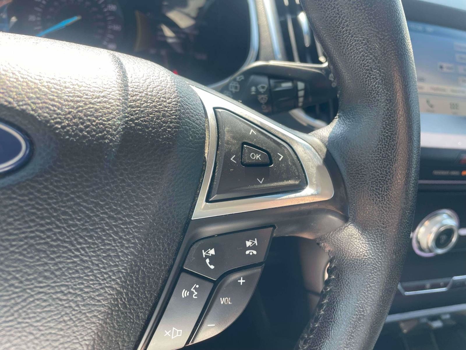 Used 2019 Ford Edge Titanium FWD image 19