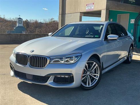 Used 2016 BMW 750i xDrive image 2