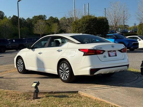 Used 2024 Nissan Altima 2.5 SV image 5