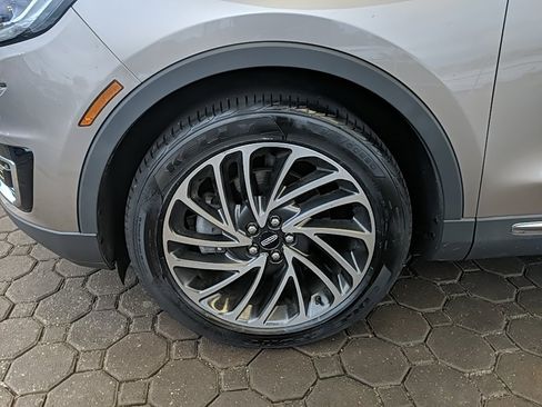 Used 2019 Lincoln Nautilus Reserve image 9