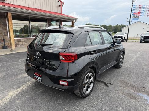 Used 2022 Hyundai Venue SEL w/ Cargo Package FWD image 4