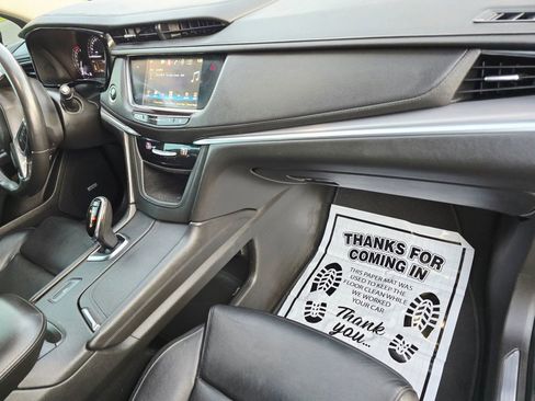Used 2017 Cadillac XT5 Luxury w/ Driver Awareness Package image 24