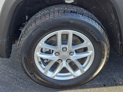 Used 2024 Jeep Grand Cherokee L Laredo w/ Trailer Tow Package image 26