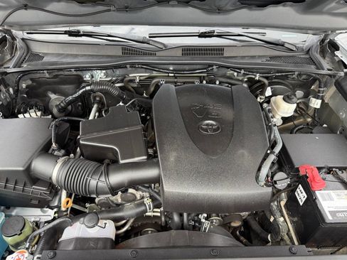 Used 2020 Toyota Tacoma TRD Sport 4x4 4dr Double Cab 5 image 10