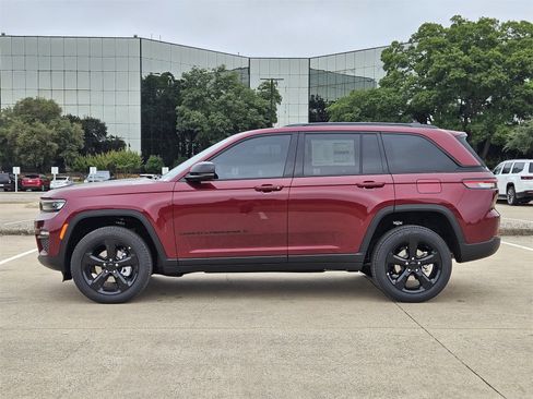 New 2025 Jeep Grand Cherokee Limited w/ Black Appearance Package image 3