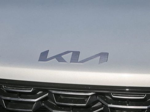 New 2026 Kia Sorento LX FWD image 6