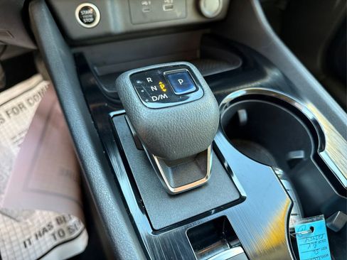 Used 2021 Nissan Rogue SV image 34