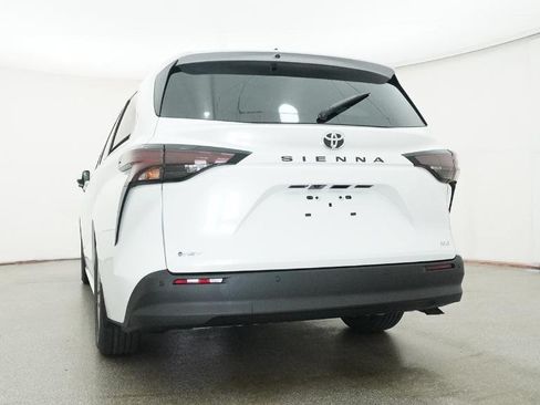 New 2026 Toyota Sienna XLE FWD image 27