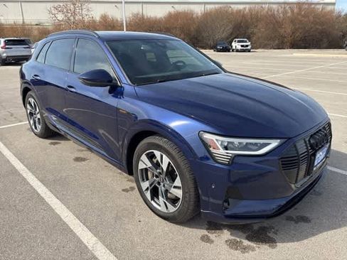 Used 2022 Audi e-tron Premium image 7