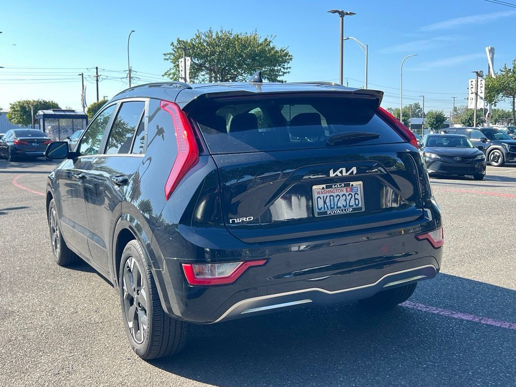 Certified 2023 Kia Niro Wind w/ Wind Preserve Package FWD image 9
