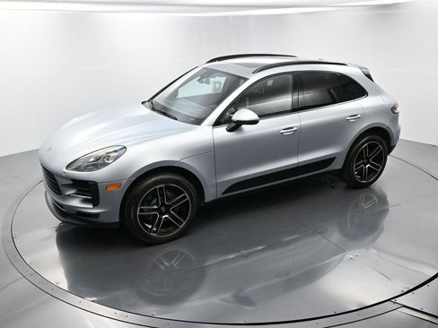 Certified 2021 Porsche Macan image 32