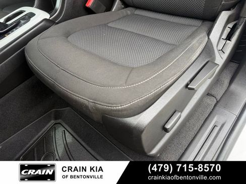 Used 2020 Chevrolet Colorado LT RWD image 24