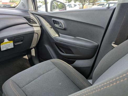 Used 2018 Chevrolet Trax LS FWD image 18