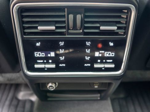 Used 2019 Porsche Cayenne E-Hybrid AWD/4WD image 14