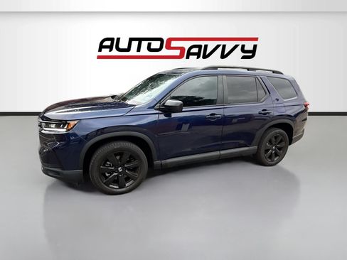 Used 2023 Honda Pilot Sport image 3