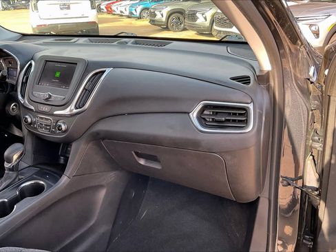Used 2023 Chevrolet Equinox LT FWD image 17