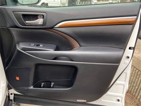 Used 2019 Toyota Highlander Limited Platinum image 23