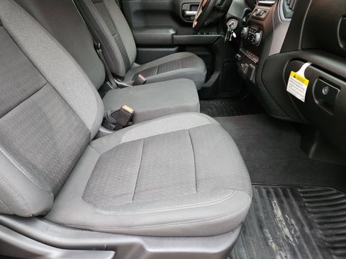 Used 2022 Chevrolet Silverado 2500 Custom w/ Custom Value Package image 14